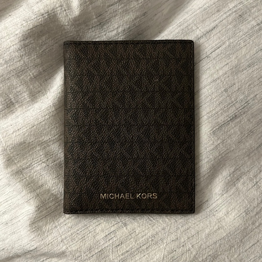 New Michael Kors Jet Set Passport Wallet